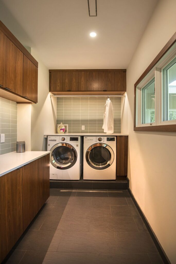 ห้องหรือโซนซักผ้า อบผ้า รีดผ้า (Laundry Cabinet) สไตล์ Mid-Century Modern