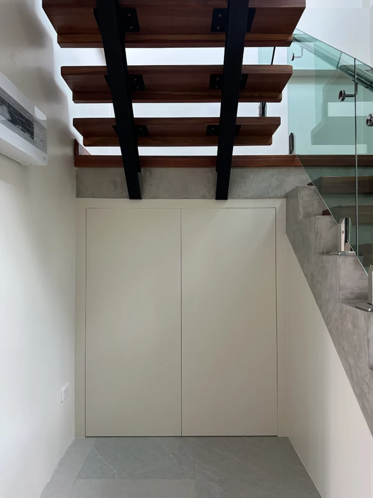 บิวต์อินห้องใต้บันได